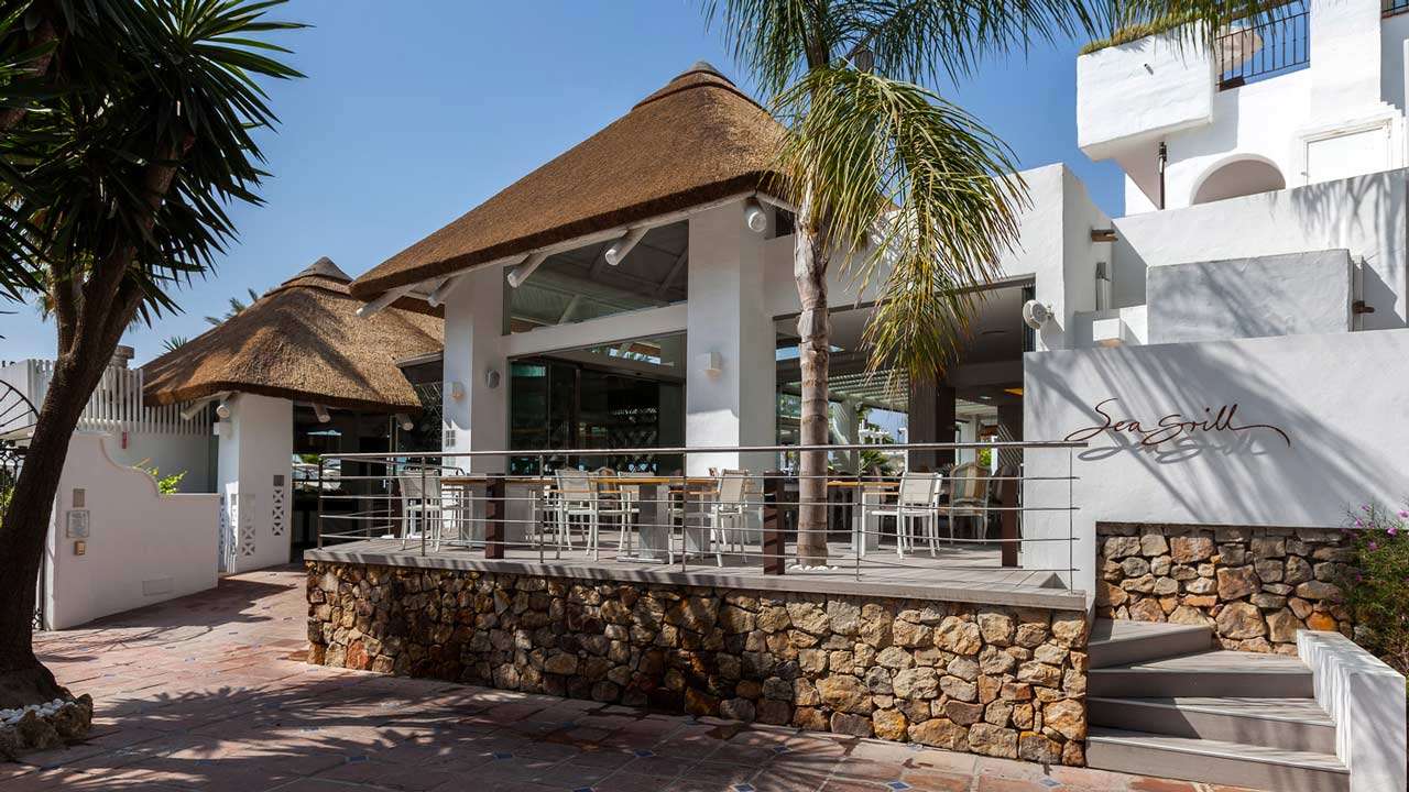 Why You Should Consider a Wooden Pergola for Your Restaurant in Spain