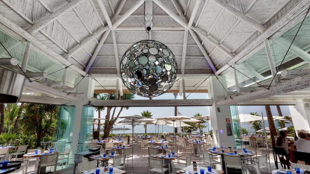 Por qué debería considerar una pérgola de madera para su restaurante en España