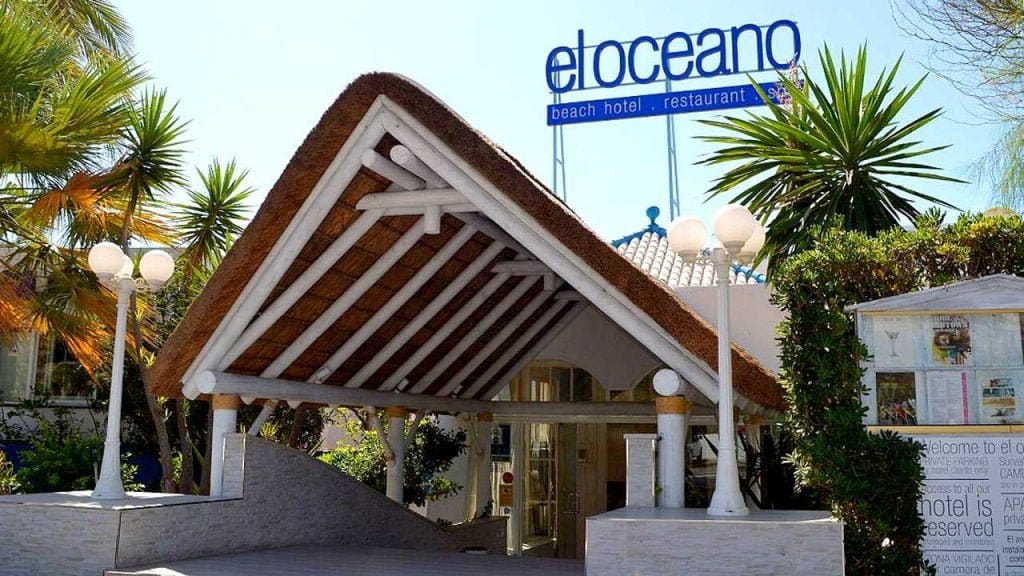 Cape Reed thatched roof at El Oceano